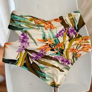 Body Glove bikini bottoms, size small